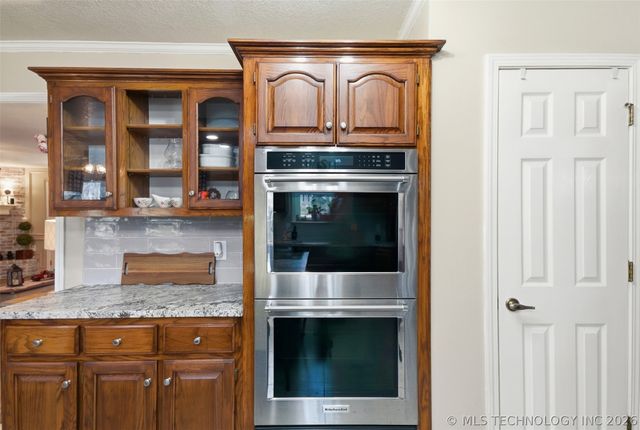 18818 E Bridgewater Place E, Owasso, OK 74055