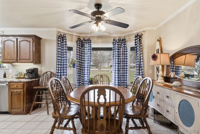 18818 E Bridgewater Place E, Owasso, OK 74055