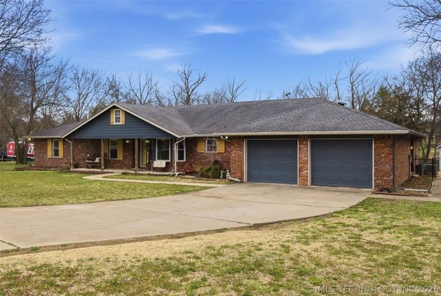 18818 E Bridgewater Place E, Owasso, OK 74055