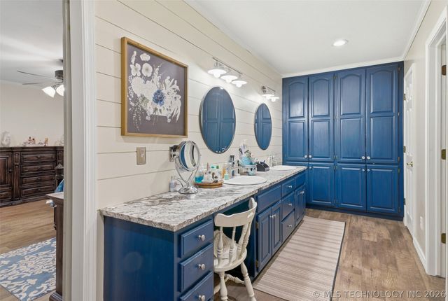 18818 E Bridgewater Place E, Owasso, OK 74055