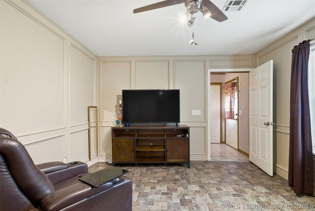 18818 E Bridgewater Place E, Owasso, OK 74055