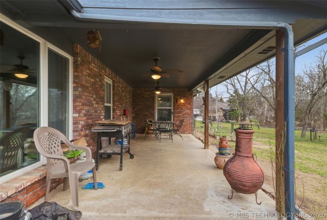 18818 E Bridgewater Place E, Owasso, OK 74055