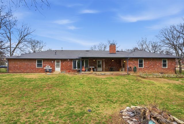 18818 E Bridgewater Place E, Owasso, OK 74055