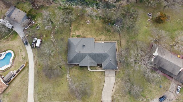 18818 E Bridgewater Place E, Owasso, OK 74055