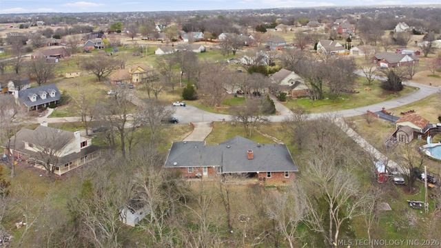 18818 E Bridgewater Place E, Owasso, OK 74055