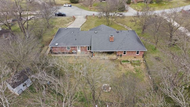 18818 E Bridgewater Place E, Owasso, OK 74055