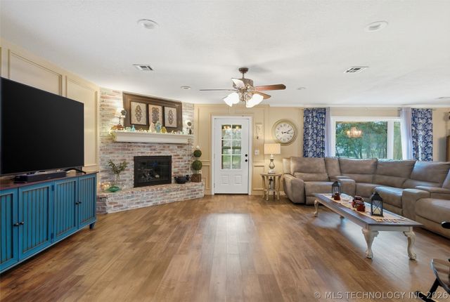 18818 E Bridgewater Place E, Owasso, OK 74055