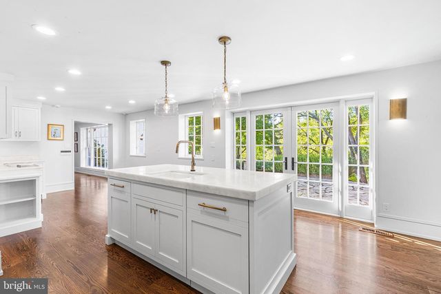 2490 WHITE HORSE RD, Berwyn, PA 19312