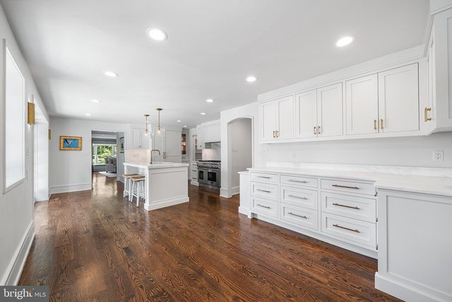 2490 WHITE HORSE RD, Berwyn, PA 19312