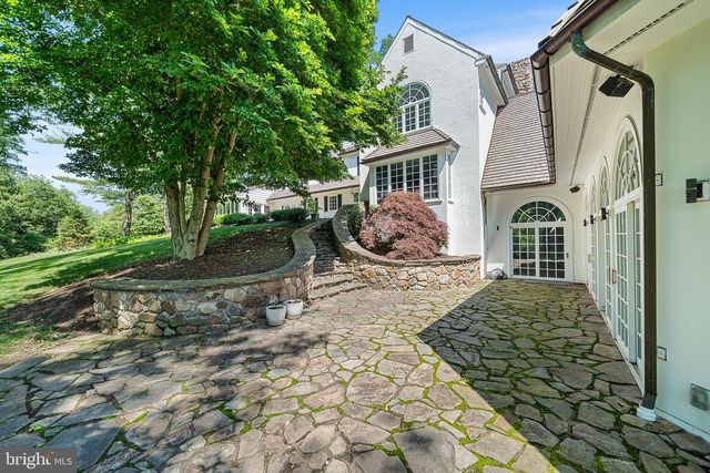 2490 WHITE HORSE RD, Berwyn, PA 19312