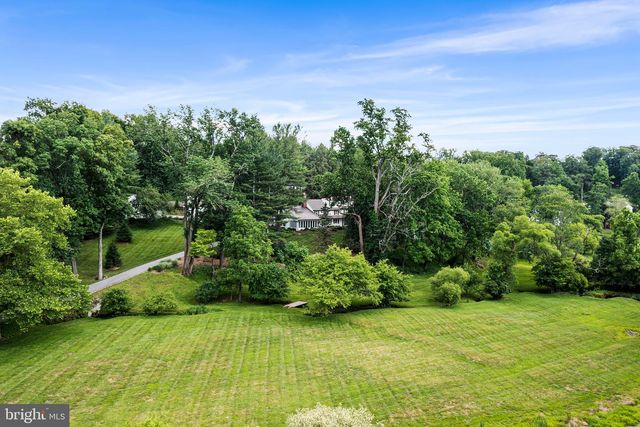 2490 WHITE HORSE RD, Berwyn, PA 19312