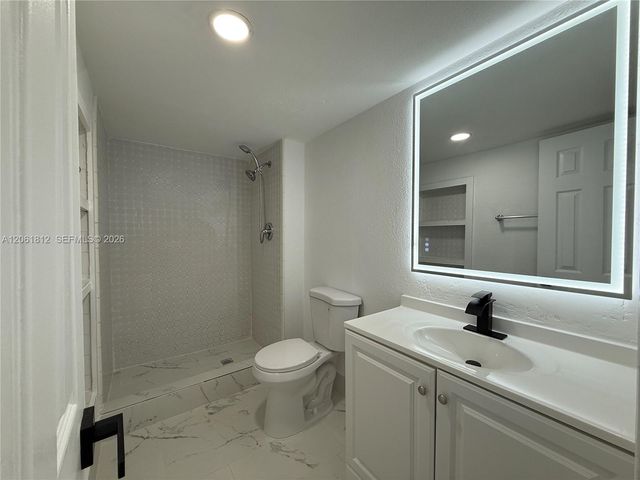9440 Live Oak Pl 102, Davie, FL 33324