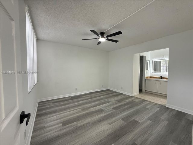 9440 Live Oak Pl 102, Davie, FL 33324