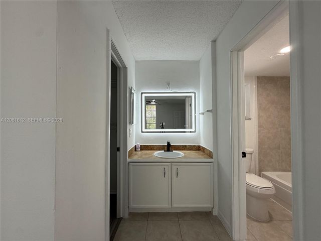 9440 Live Oak Pl 102, Davie, FL 33324