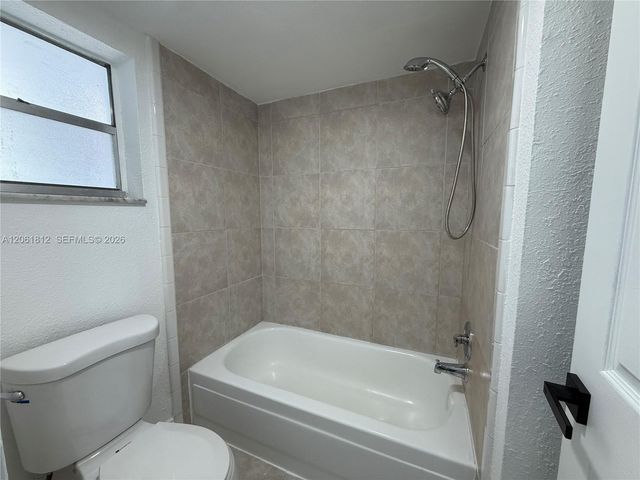 9440 Live Oak Pl 102, Davie, FL 33324