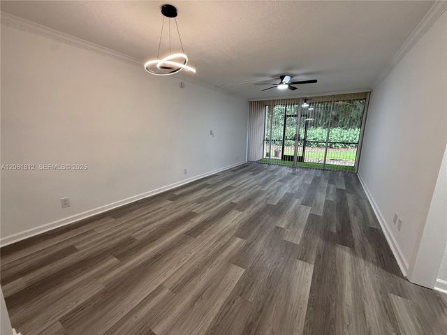 9440 Live Oak Pl 102, Davie, FL 33324