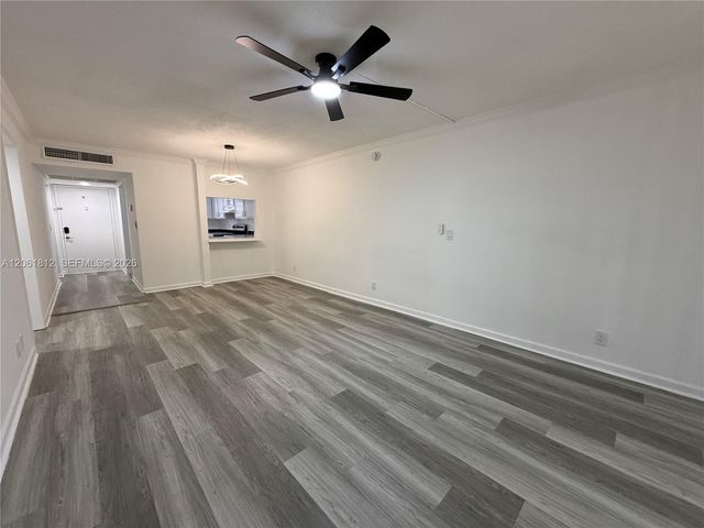 9440 Live Oak Pl 102, Davie, FL 33324