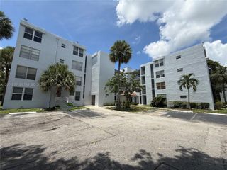 9440 Live Oak Pl 102, Davie, FL 33324