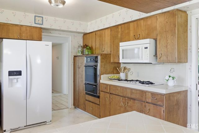 1109 Panorama Drive, Bakersfield, CA 93305