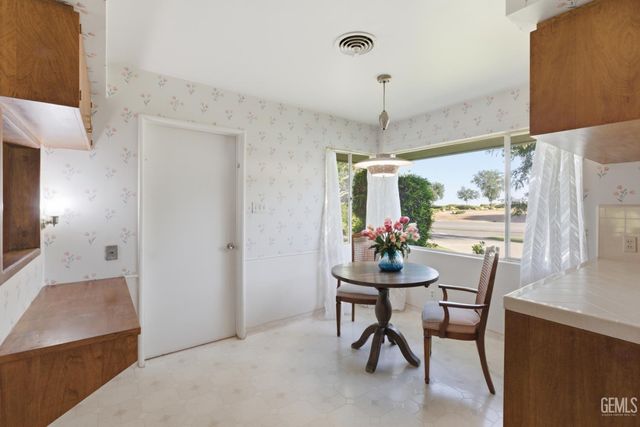 1109 Panorama Drive, Bakersfield, CA 93305