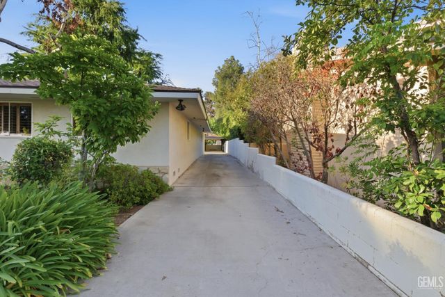 1109 Panorama Drive, Bakersfield, CA 93305