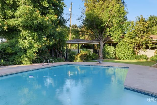 1109 Panorama Drive, Bakersfield, CA 93305