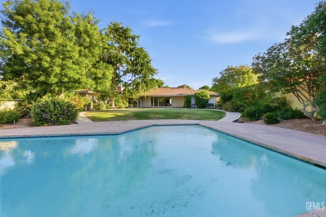 1109 Panorama Drive, Bakersfield, CA 93305