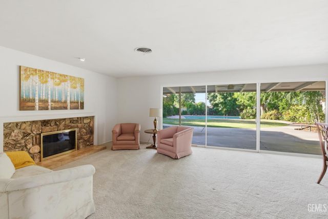 1109 Panorama Drive, Bakersfield, CA 93305