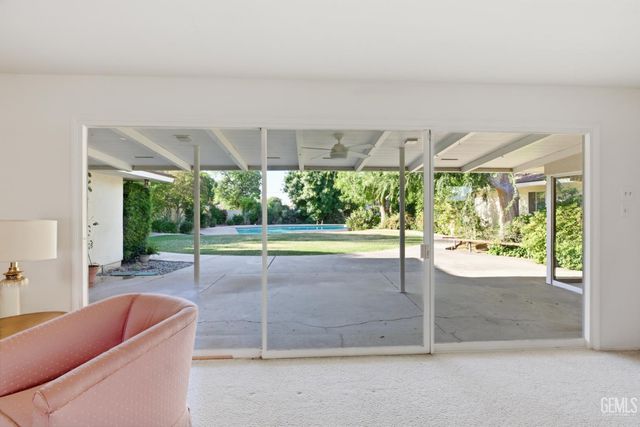 1109 Panorama Drive, Bakersfield, CA 93305