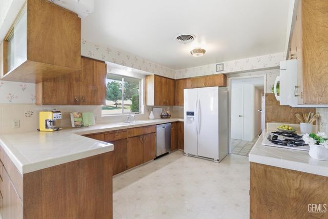 1109 Panorama Drive, Bakersfield, CA 93305