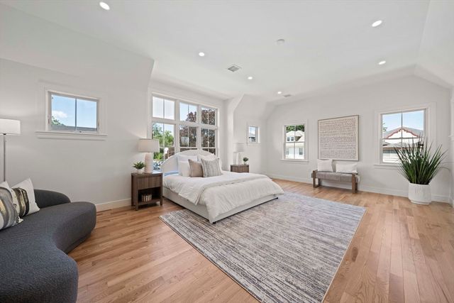 712 Washington, Boston, MA 02135