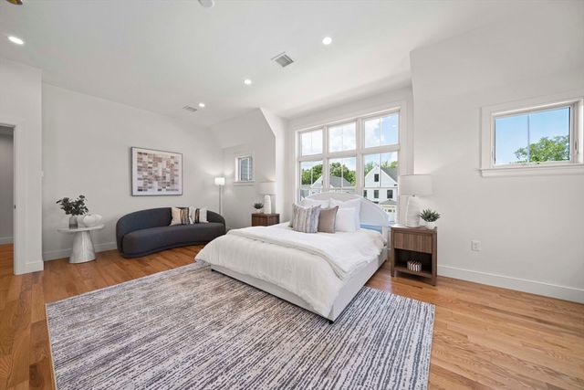 712 Washington, Boston, MA 02135