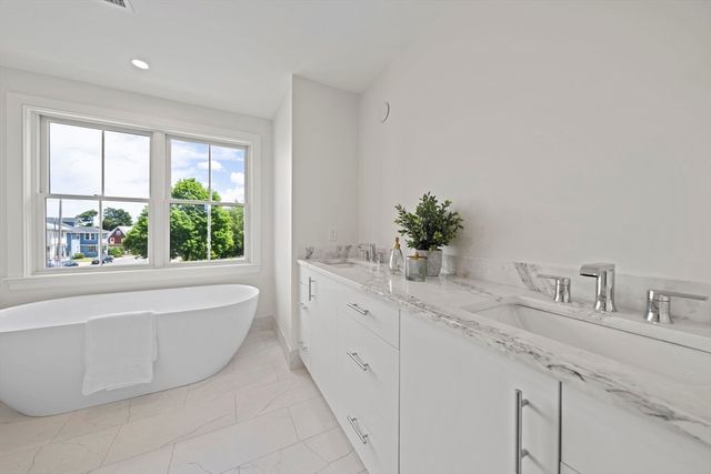 712 Washington, Boston, MA 02135