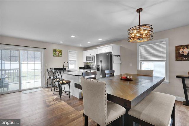 422 SMOKERING DR, Robesonia, PA 19551