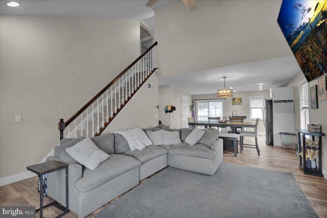 422 SMOKERING DR, Robesonia, PA 19551