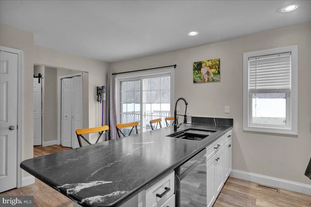 422 SMOKERING DR, Robesonia, PA 19551