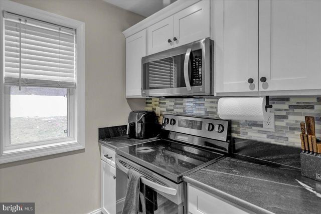 422 SMOKERING DR, Robesonia, PA 19551