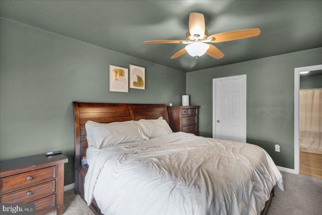 422 SMOKERING DR, Robesonia, PA 19551