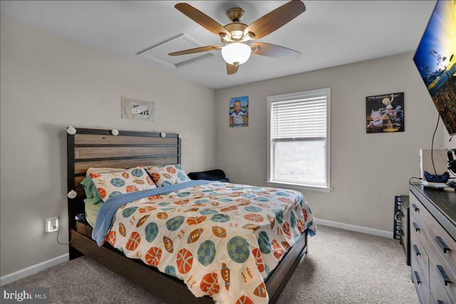 422 SMOKERING DR, Robesonia, PA 19551