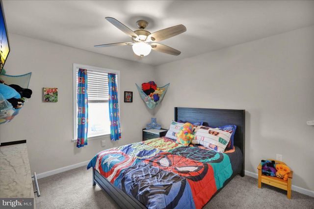 422 SMOKERING DR, Robesonia, PA 19551