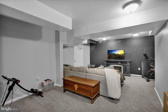 422 SMOKERING DR, Robesonia, PA 19551