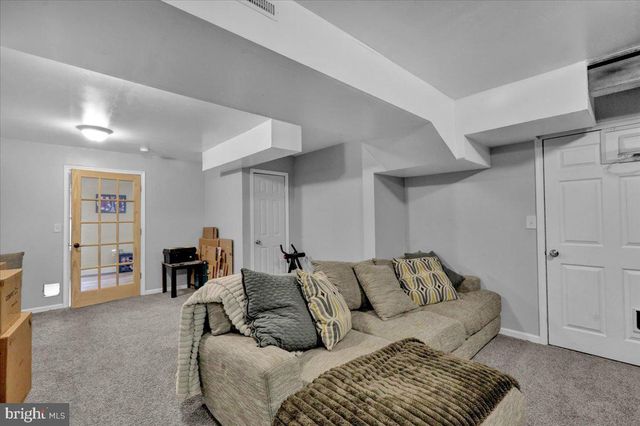 422 SMOKERING DR, Robesonia, PA 19551