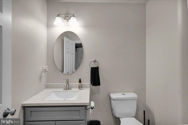 422 SMOKERING DR, Robesonia, PA 19551