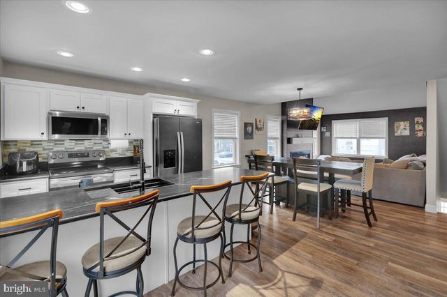 422 SMOKERING DR, Robesonia, PA 19551