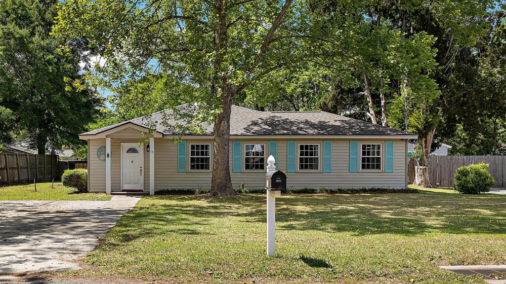13 Joyce Avenue, Mount Pleasant, SC 29464
