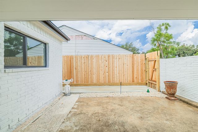 10055 Larston Street, Houston, TX 77055