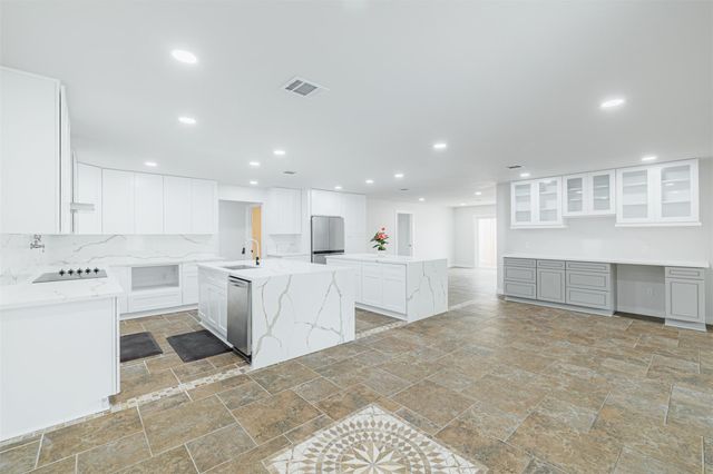 10055 Larston Street, Houston, TX 77055