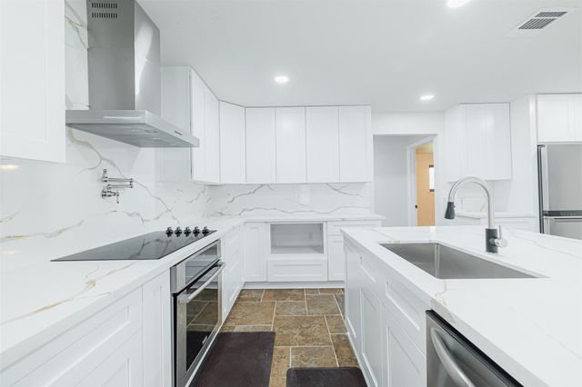 10055 Larston Street, Houston, TX 77055