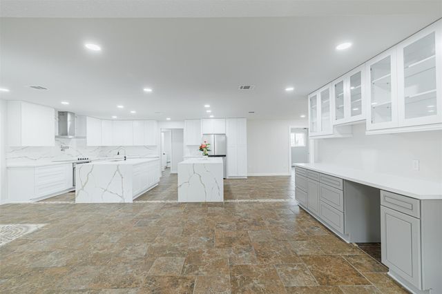 10055 Larston Street, Houston, TX 77055