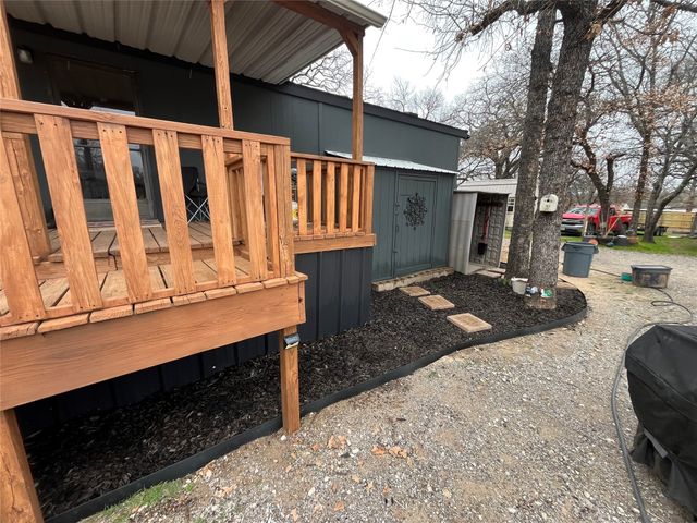 126 Briar Oaks Drive, Azle, TX 76020